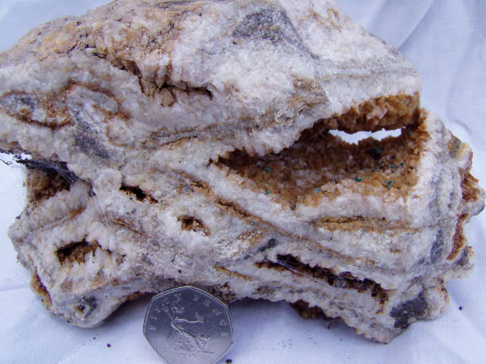 D o l o m i t e   c r y s t a l s   w i t h   M a l a c h i t e   