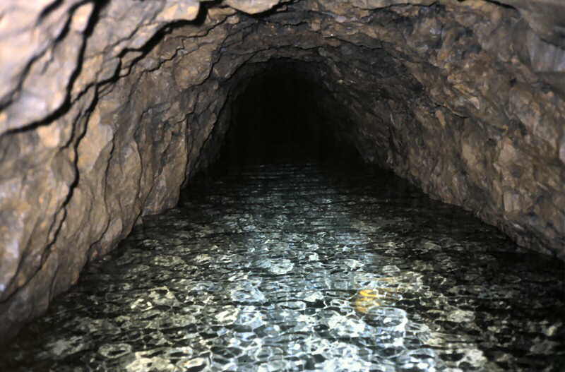 c l e a r   r i p p l e d   w a t e r   a l o n g   a d i t   