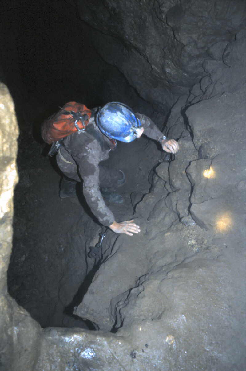 e r i k   p r e p a r i n g   t o   c l i m b   