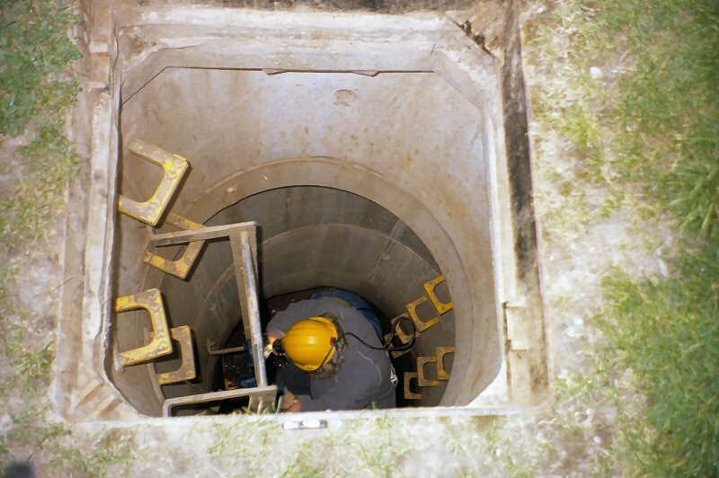 d e s c e n d i n g   t h e   e n t r y   s h a f t   