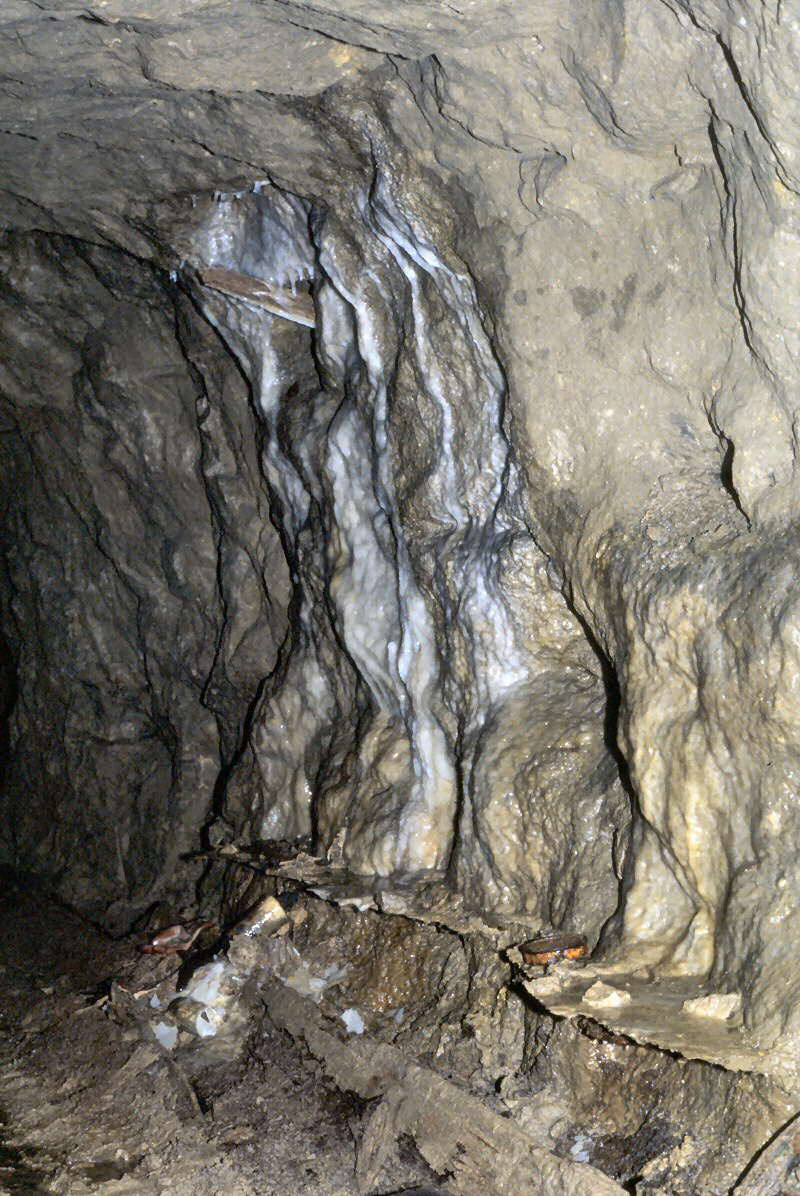 c a l c i t e   a t   p r e v i o u s   w a t e r   l e v e l   