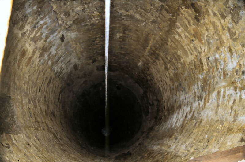 l o o k i n g   2 7 0   f e e t   s t r a i g h t   d o w n   